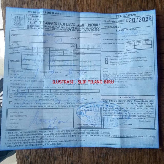 Ejemplo de una multa emitida con la que estuvo de acuerdo y está dispuesto a pagar o surat tilang biru