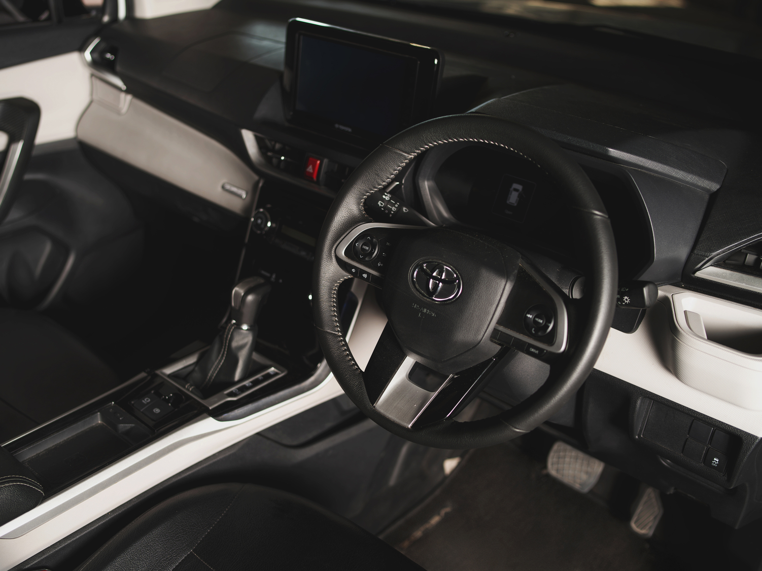 Mieten Sie einen Toyota Veloz -  photo 2